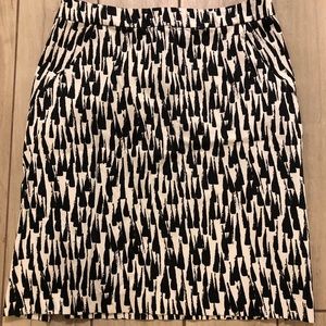 Size 10 NY & CO. black and white pencil skirt